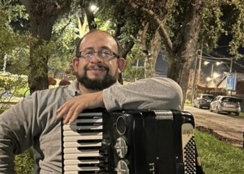 Profesor de Quillón representará a Chile en festival internacional del folclore en Hungría.