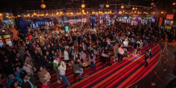 MDS Chillán celebra el fin de semana largo con Luis Jara, tributos, fiestas, gastronomía y $7 millones en premios.
