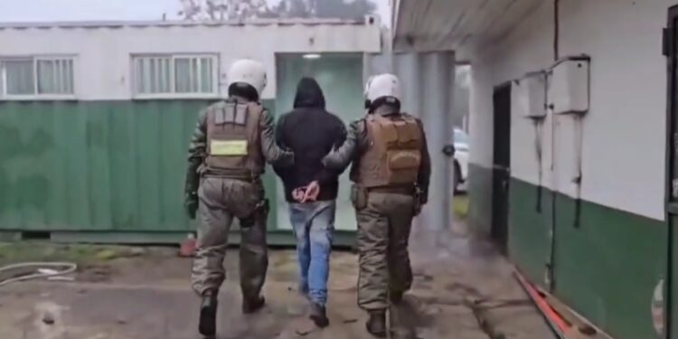 Dos detenidos tras persecución policial en Yungay: portaban droga y una pistola de fantasía.