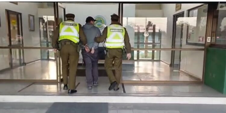 En control policial un conductor presentó a Carabineros su licencia…pero era falsificada.