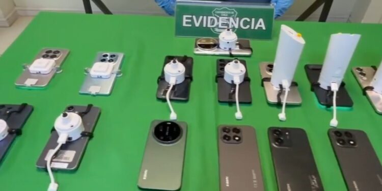 Cinco delincuentes robaron varios celulares en Temuco pero fueron capturados en Ñuble.