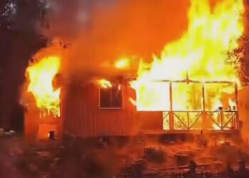 Incendio en camino a Cato deja una vivienda completamente destruida por el fuego 🔥
