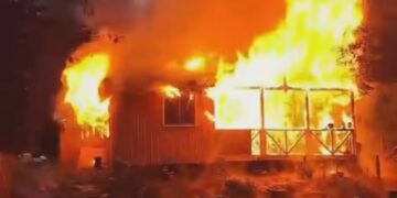 Incendio en camino a Cato deja una vivienda completamente destruida por el fuego 🔥