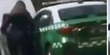 Sorprenden a una mujer manejando un vehículo de la institución de Carabineros.
