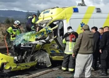 Con la caída de un hombre desde una camioneta provoca accidente fatal en Coronel.