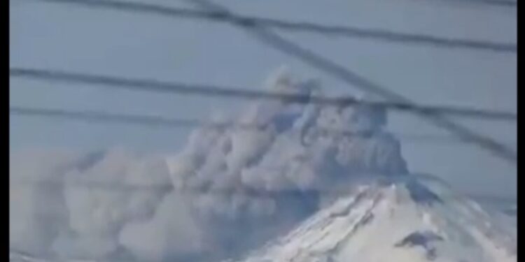 Nuevo pulso de cenizas en el Volcán Nevados de Chillán