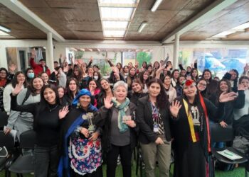 Jornada de salud intercultural reunió a estudiantes y cultoras mapuche en Santo Tomás Chillán.