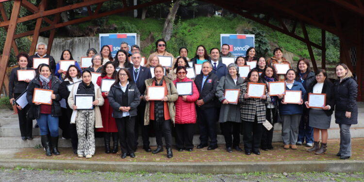 Alfareras de Quinchamalí se capacitaron con curso Sence para fortalecer sus emprendimientos.