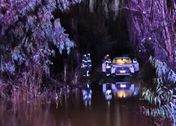 EMERGENCIA POR LLUVIA EN ÑUBLE ✔️ FAMILIA ES EVACUADA POR INUNDACIÓN EN EL SECTOR EL ARENAL DE QUILLÓN.