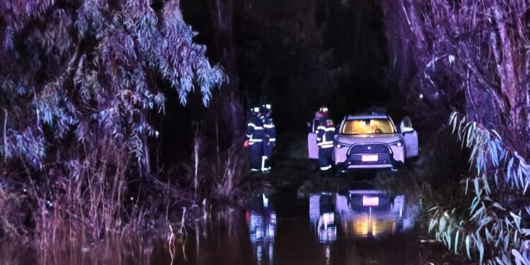 EMERGENCIA POR LLUVIA EN ÑUBLE ✔️ FAMILIA ES EVACUADA POR INUNDACIÓN EN EL SECTOR EL ARENAL DE QUILLÓN.