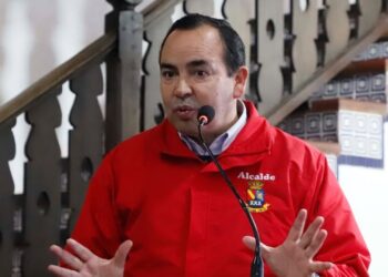 Jorge del Pozo alcalde de Chillán Viejo entrega una declaración pública.