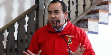 Jorge del Pozo alcalde de Chillán Viejo entrega una declaración pública.