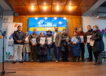 Bienes Nacionales entrega 74 títulos de dominio a familias de Ñuble y consolidan avance del programa de regularización de terrenos.