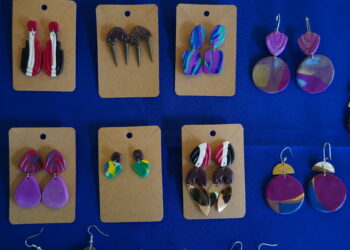 Yungayinas aprenden joyería en arcilla polimérica gracias a taller del Programa Quiero Mi Barrio.