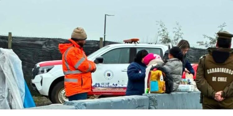 Concejala de Ch. Viejo Evelyn Baltierra, gestiona importante ayuda a familia que pasaba las noches en una carpa.