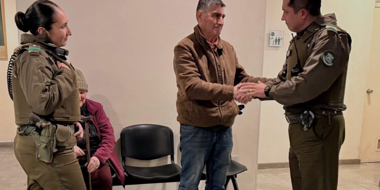 Carabineros recupera billetera de adulto con dinero de su pensión y documentos personales en Chillán Viejo