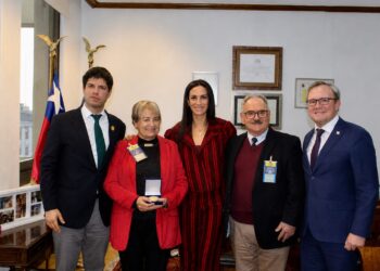 Senado rindió homenaje a los 90 años de Radio Ñuble.