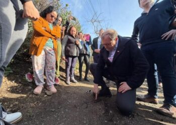 Ministro Poduje anuncia proyecto que pondrá fin a la crisis sanitaria de sector El Rosal.