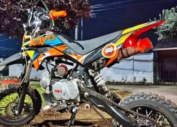 Familia de Chillán denuncia robo de motocicleta durante la madrugada en Lomas de Oriente.