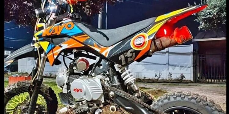 Familia de Chillán denuncia robo de motocicleta durante la madrugada en Lomas de Oriente.