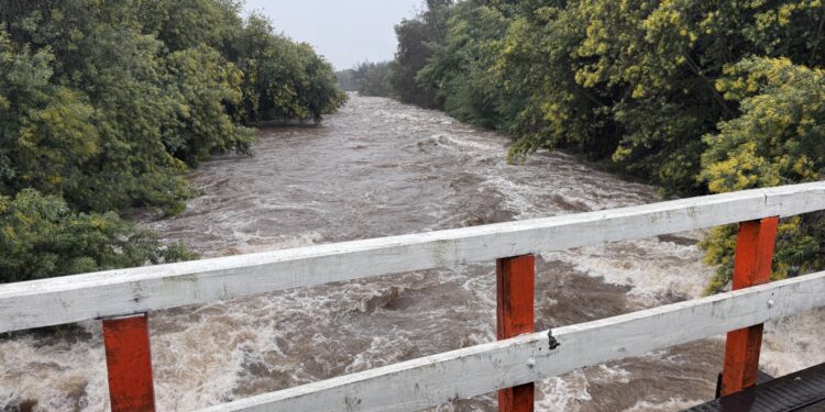 AHORA 🌧 Actualización en Ñuble: Cauces se mantienen sin riesgo de desborde.