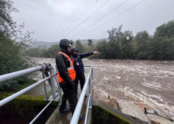 Con tres ríos bajo alerta de crecidas y 2 rutas cortadas, MOP mantiene des-pliegue total en Ñuble.
