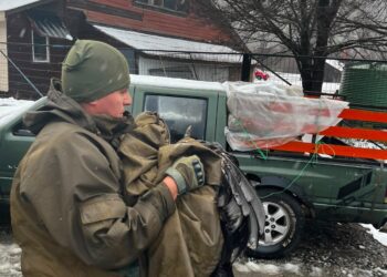 Esta tarde rescatan a cóndor herido en la cordillera de Ñuble.