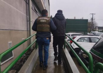 Carabineros del SEBV Ñuble detuvo en el centro de Chillán a adolescente buscado por receptación de vehículo.