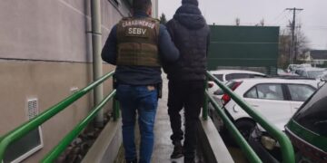 Carabineros del SEBV Ñuble detuvo en el centro de Chillán a adolescente buscado por receptación de vehículo.