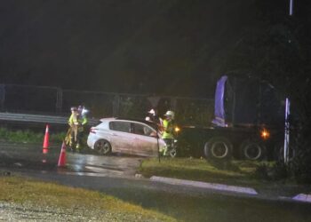 ESTA NOCHE🔴PERSONA RESULTA CON LESIONES GRAVES TRAS COLISIÓN ENTRE VEHÍCULO Y CAMIÓN EN BULNES