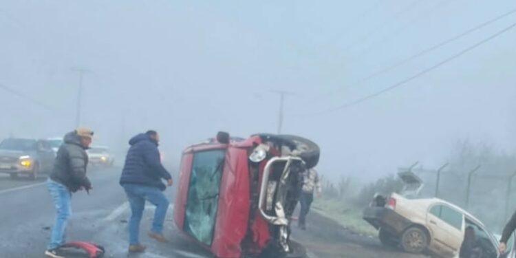 Grave accidente en Chillán deja una persona fallecida, tres lesionados y dos atrapados.