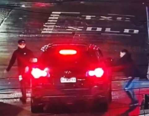 Mientras esperaban el semáforo en rojo, delincuentes roban auto a su víctima en pleno centro de Chillán