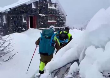 ÚLTIMO MINUTO 🔴 Rescatan a 4 personas extraviadas en la cordillera de Ñuble…ver Video.