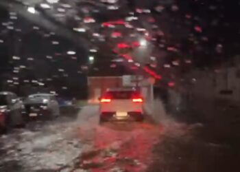 Calles anegadas e inundaciones afectan a distintos sectores de Chillán y Chillán Viejo. (videos F. LÓPEZ)