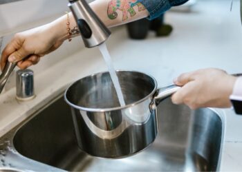 ¿Tomar agua de la llave? En Chile el desafío no es la calidad sino la disponibilidad.